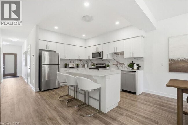 Photo - 110 Fergus Ave