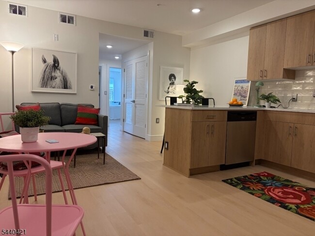 Photo - 627 Valley Rd Unidad C