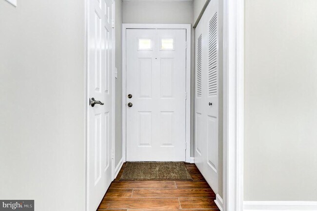 Building Photo - 5668 Ridge View Dr