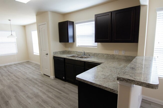 Photo - 8518 Middleton Oaks Cir