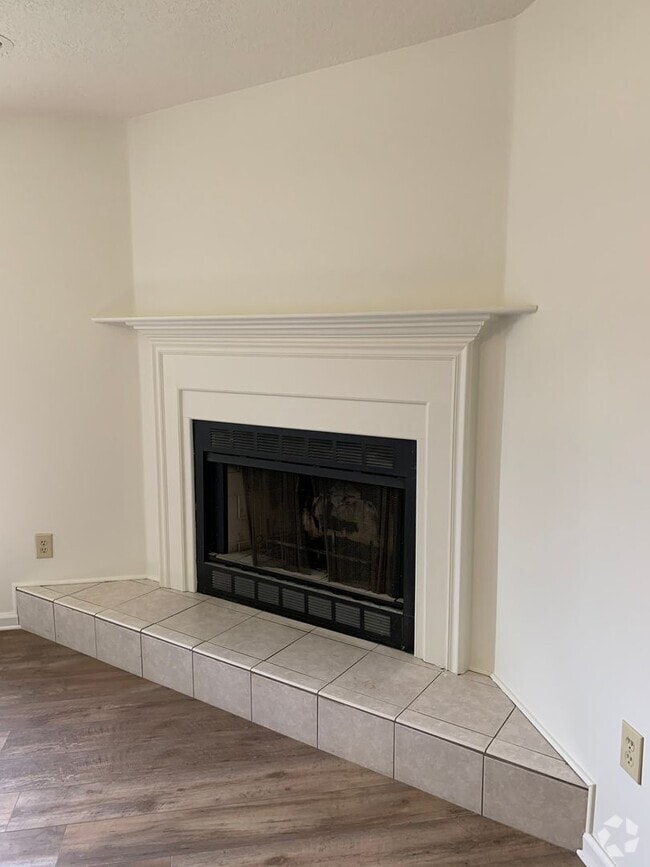 Building Photo - 3Bed/2Bath Home/Corner Lot/2 Car Garage an...