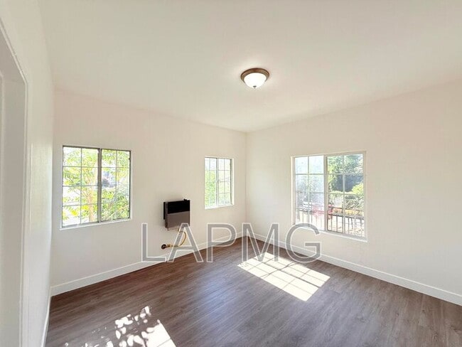 Photo - 2941-2943 1/2 W. 11th Street