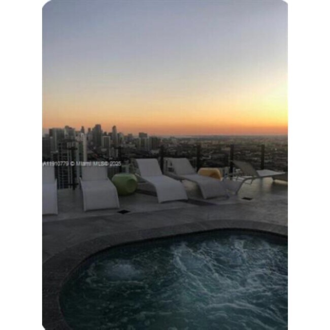 Photo - 501 NE 31st St