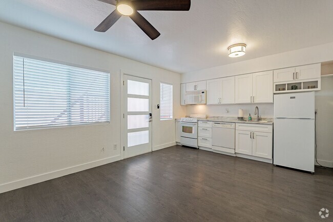 Building Photo - Move In Ready! 1BD 1 BA  In The Heart of D... Unit 1 Rental