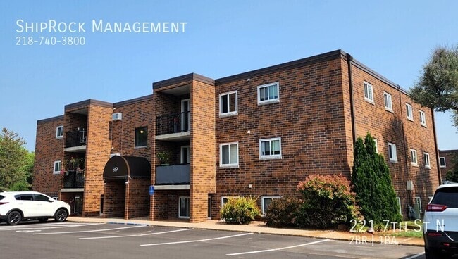 Building Photo - 221 7th St N