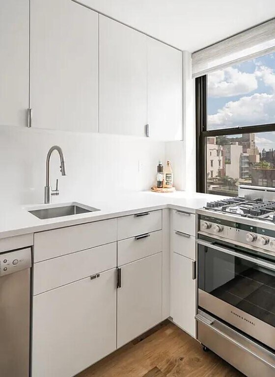 Photo - 161 W 16th St Unit 6