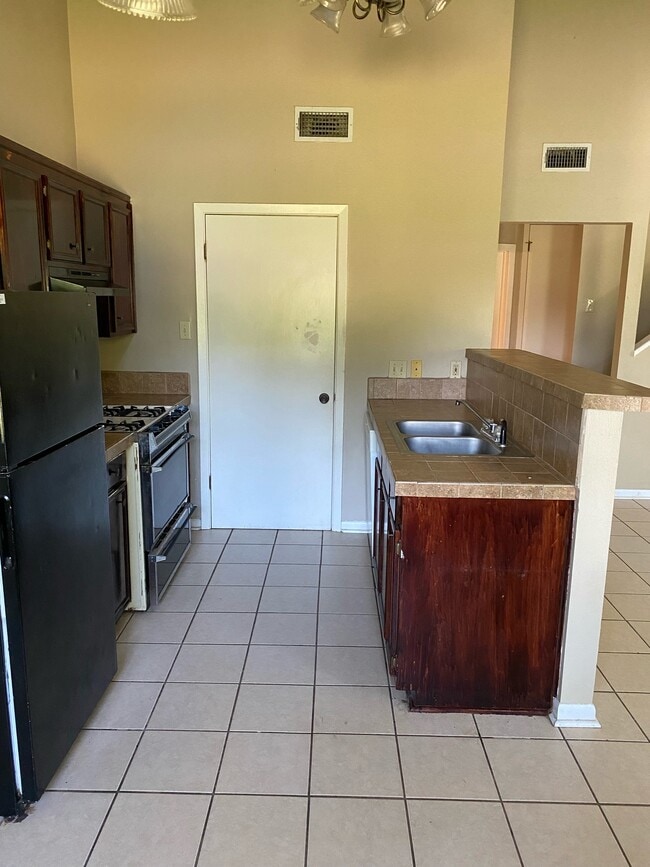 Photo - 208 Standifer Ave