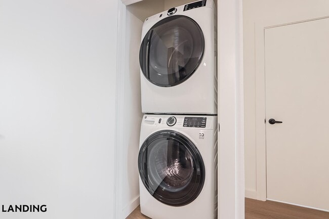 Photo - 2623 Keene St Unidad 570