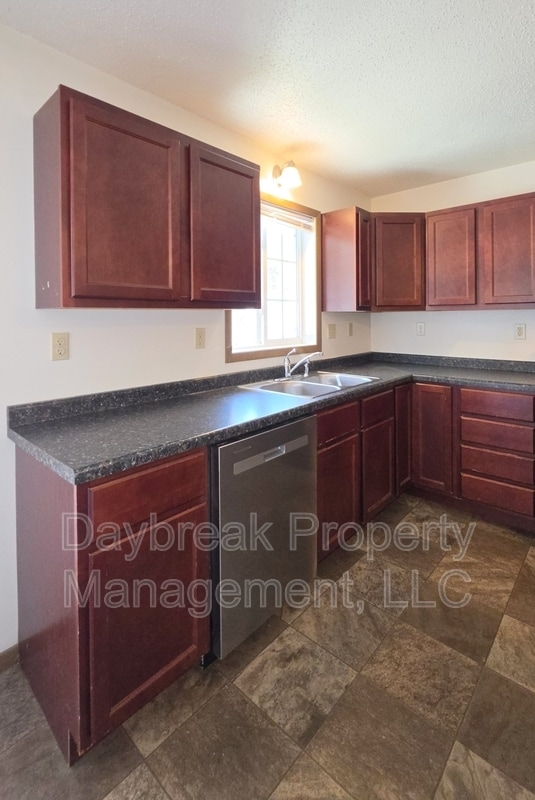 Photo - 317 16th St S
