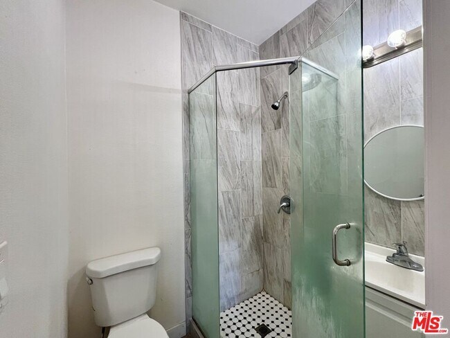 Photo - 156 W 32nd St Unit 1
