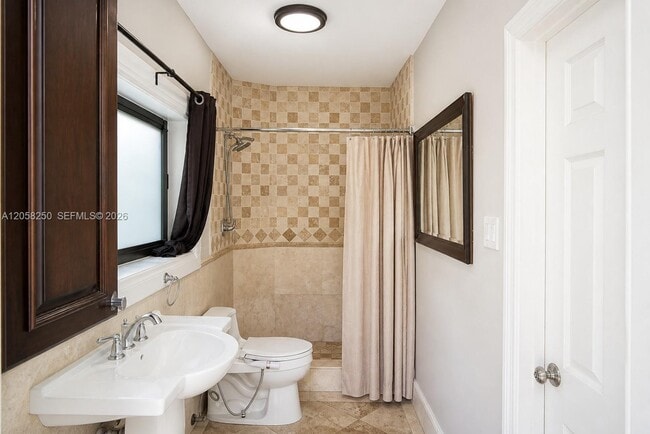Photo - 3208 Beacon St