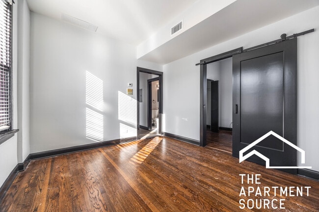 Photo - 1000 N Mozart St Unidad 3w