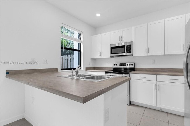 Building Photo - 28716 SW 134th Ct