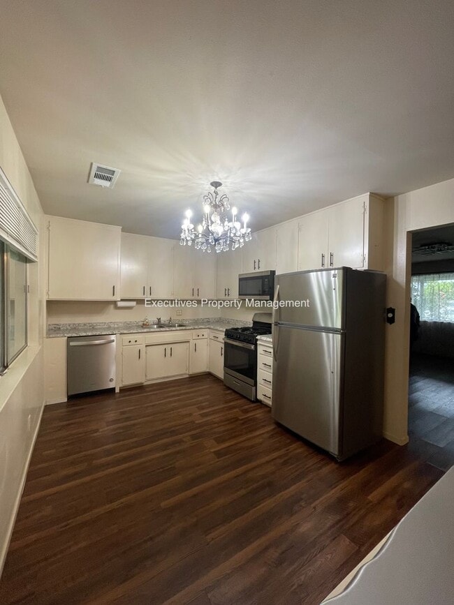 Photo - 7126 Louise Ave Casa