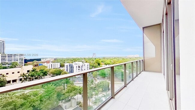 Building Photo - 2678 Tigertail Ave Unit 813