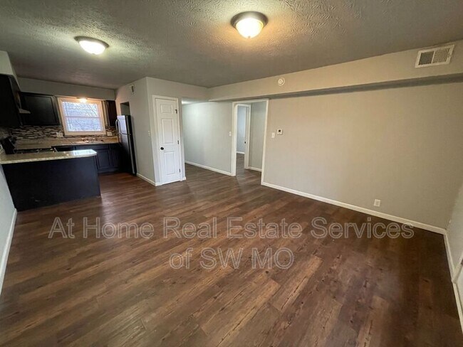 Photo - 930 S Campbell Ave Unidad Plaza 2