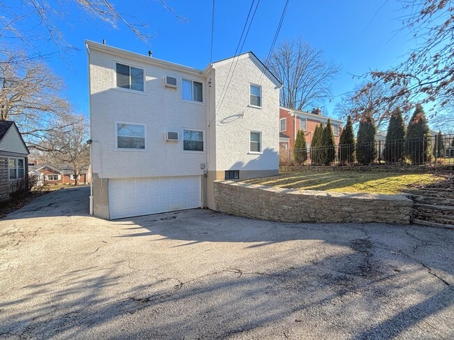 Photo - 27 Sunnymede Dr Unit 1