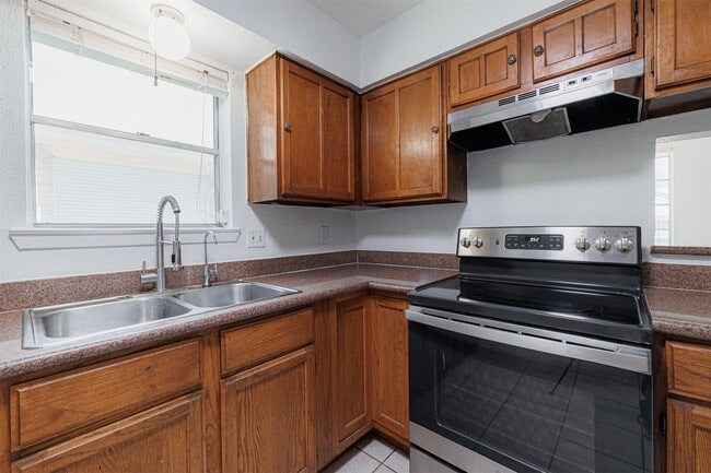 Photo - 16702 Pebbleglen Dr