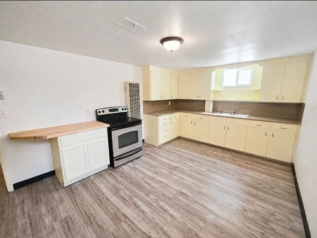 Photo - 505 13th Ave