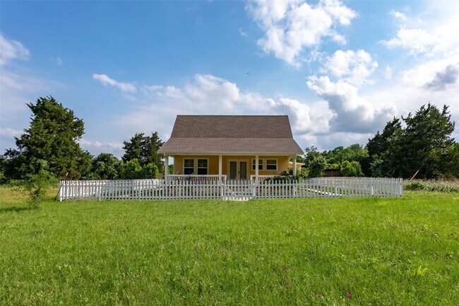 Photo - 404 N Meyersville Rd