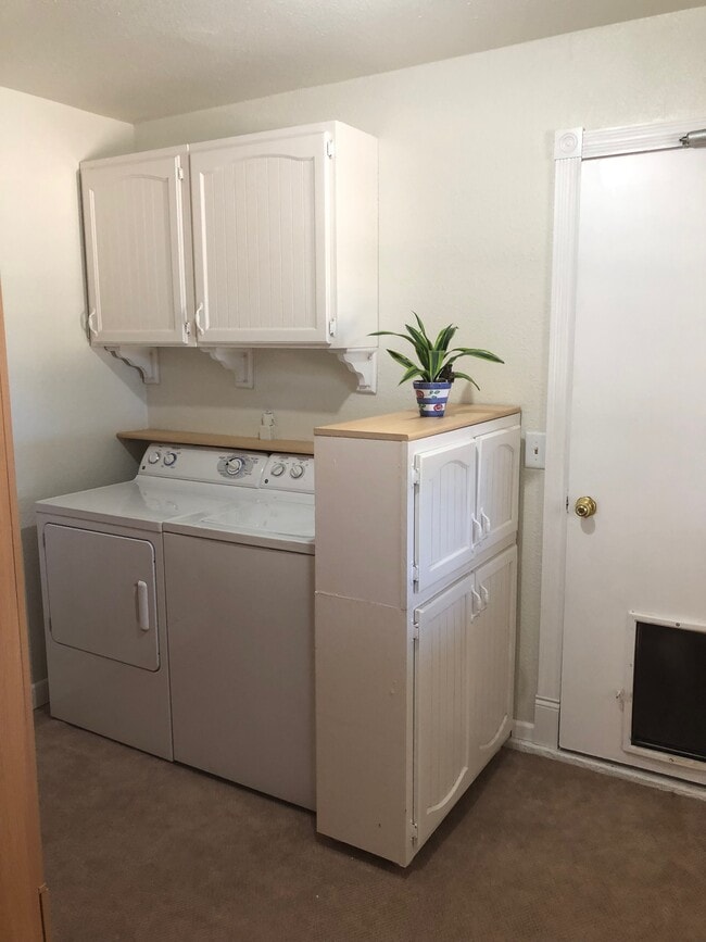 Building Photo - 18454 Walnut St