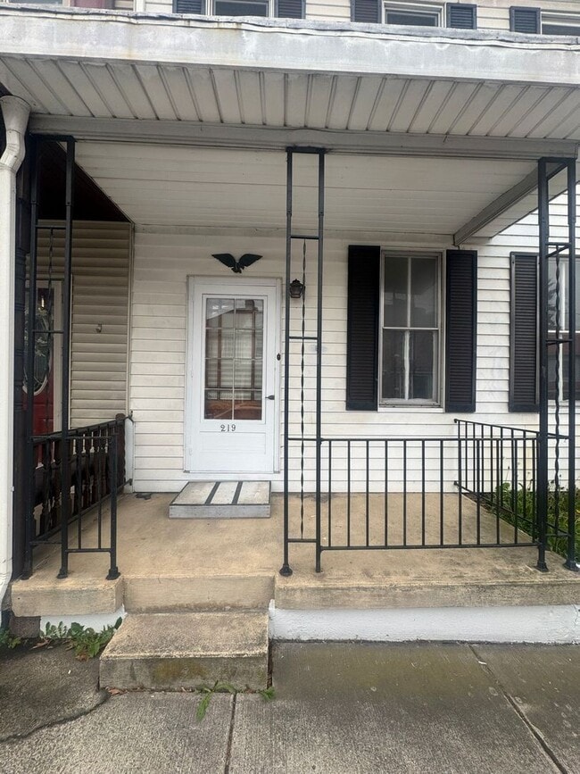 Photo - 4 Bedroom 2 Bath House, Yard-Halifax