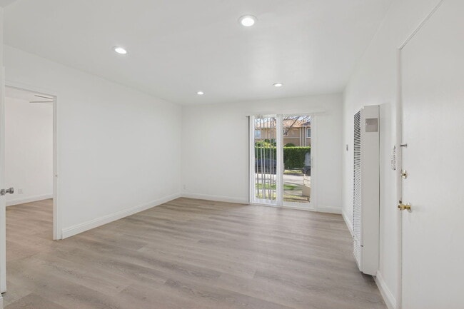 Photo - 337 Rexford Dr Unit 1