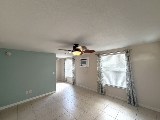 Photo - Location! Charming 2/1 near Downtown Dunedin
