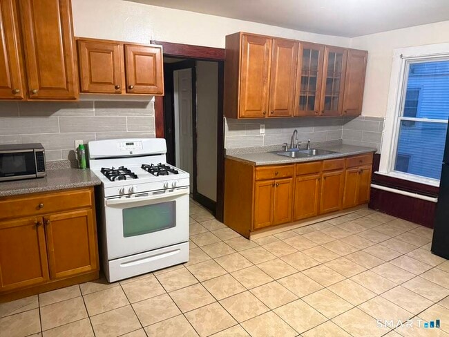 Photo - 727 East St