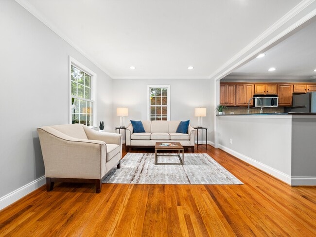 Photo - 1825 Watkins St