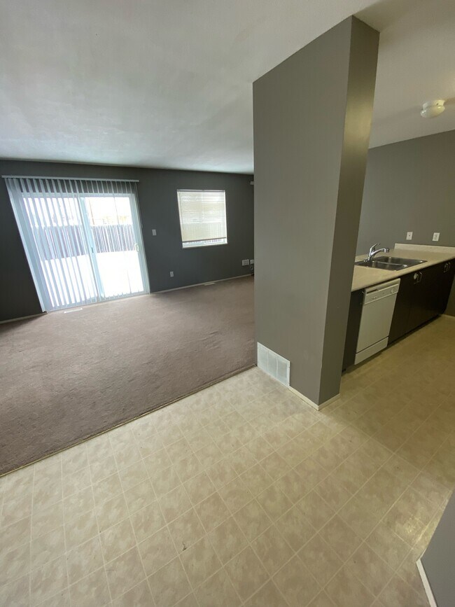 Photo - 8328-8392 92 Ave