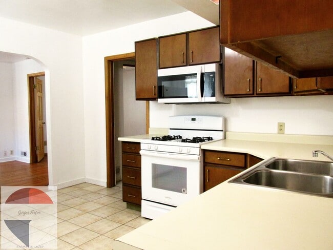 Photo - Charming 3Bed, 2Bath for Rent