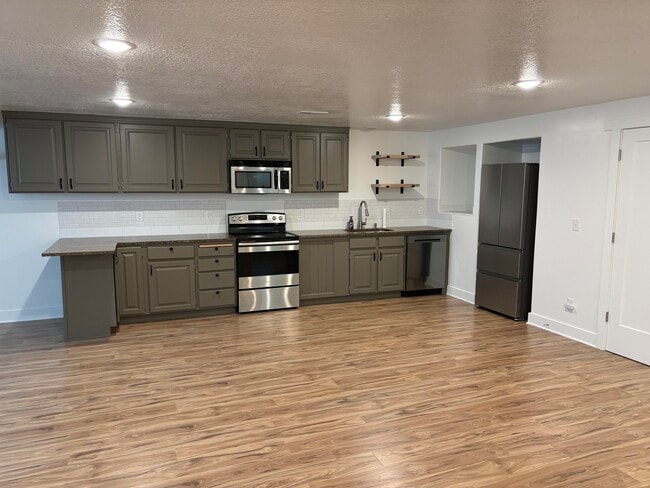 Building Photo - 188 E Bruin Dr Unit Eagle Mount Basement Apt