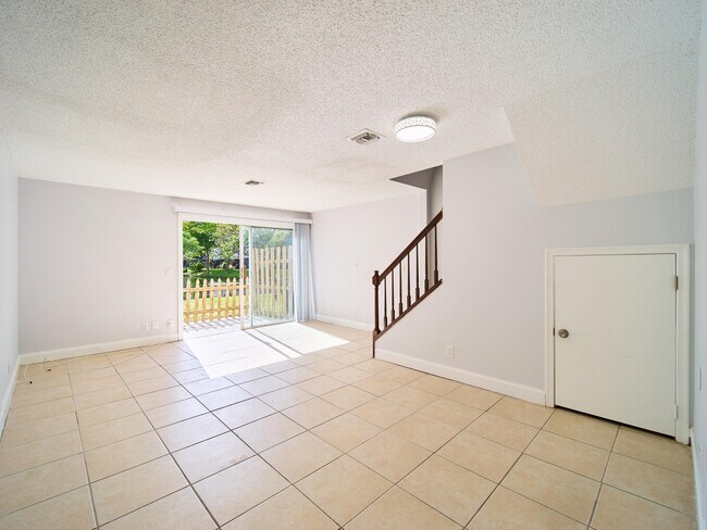 Photo - 317 Georgian Park Dr