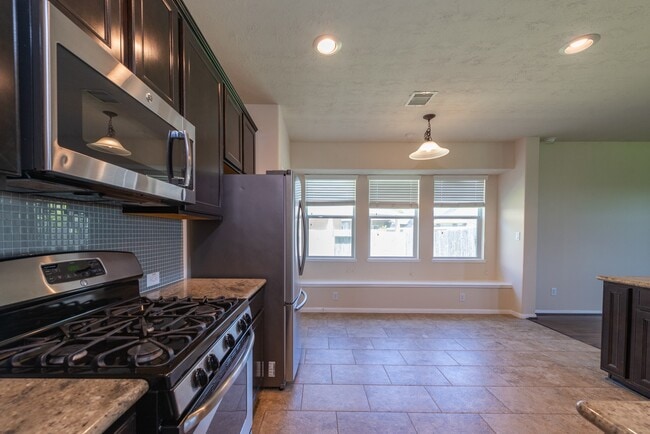 Building Photo - 26302 Fox Ridge Ln