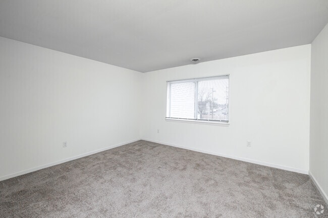 2BR, 1BA - 850SF - Bedroom