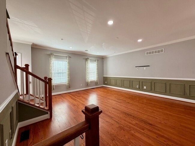 Photo - 154 Moorehead Ave
