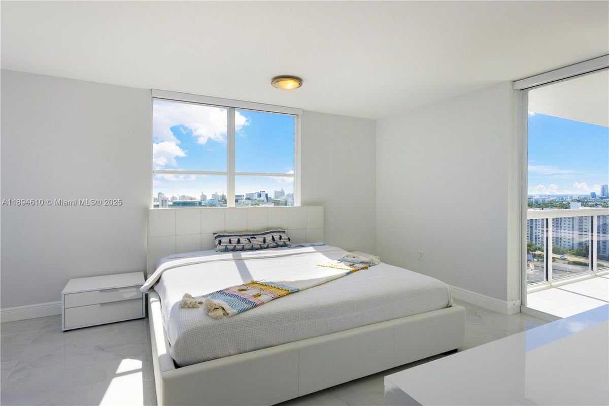 Photo - 1800 Sunset Harbour Dr