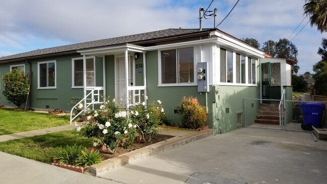 Building Photo - 6741 S Elman St Rental