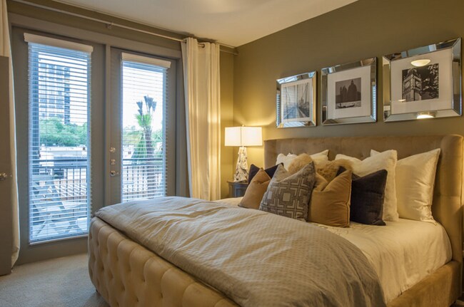 Photo - 502 S Post Oak Ln Unidad 800.66