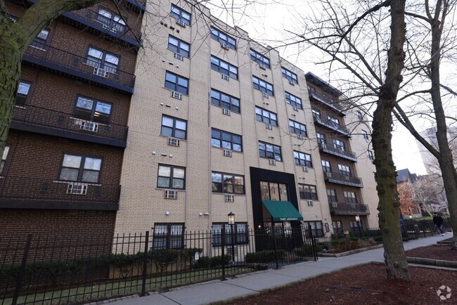Building Photo - 448 W Barry Ave Rental