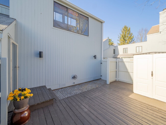 Photo - 2 Cypress Ln Unit 2