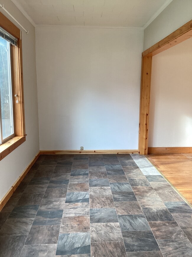 Photo - 442 NE 1st St