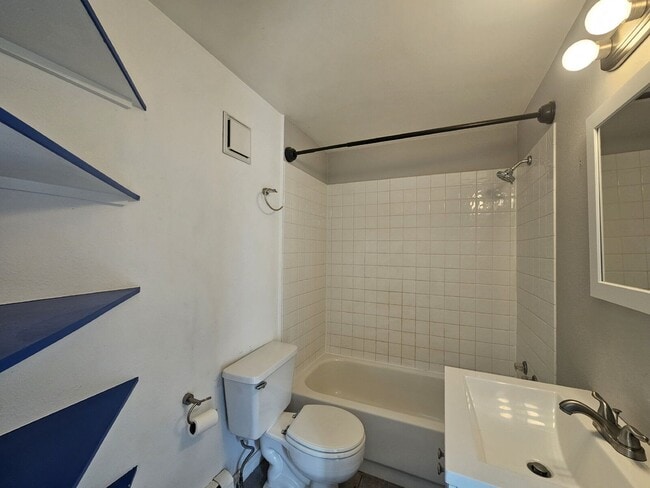 Photo - 1140 N Downing St Unit 401