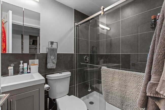 Photo - 541 W Oakdale Ave Unit 101
