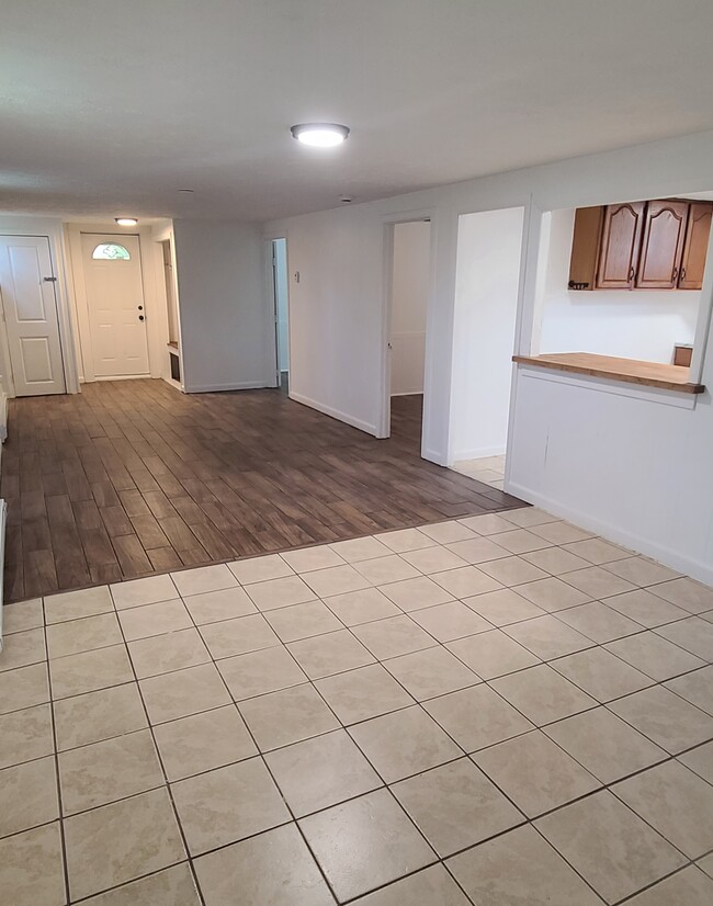 Building Photo - 7 Runnells Ave Unit A