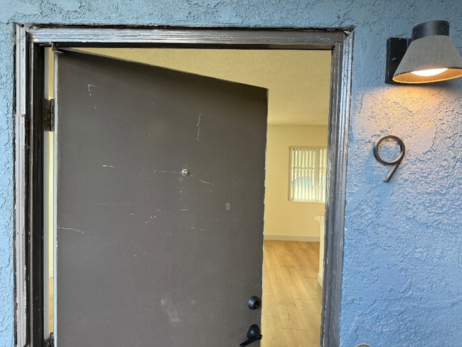 Building Photo - 1135 Martin Luther King Jr Ave Unit 9