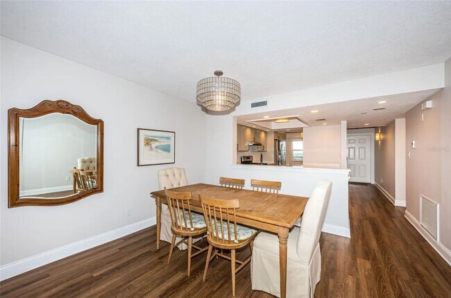 Photo - 5400 Park St N