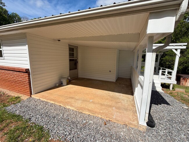 Photo - Hamptonville - HWY 901 - 3 Bedroom/ 1 Bathroom