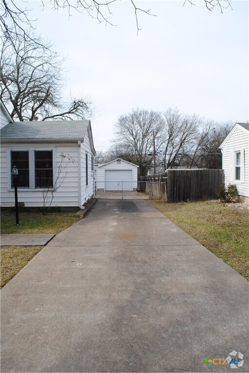 Building Photo - 1818 S 35th St Rental